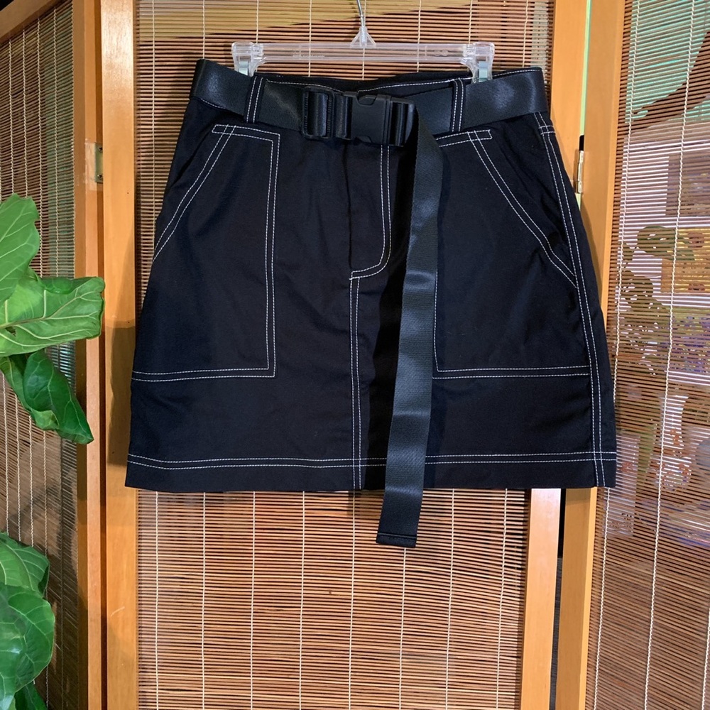 Small black mini skirt with belt